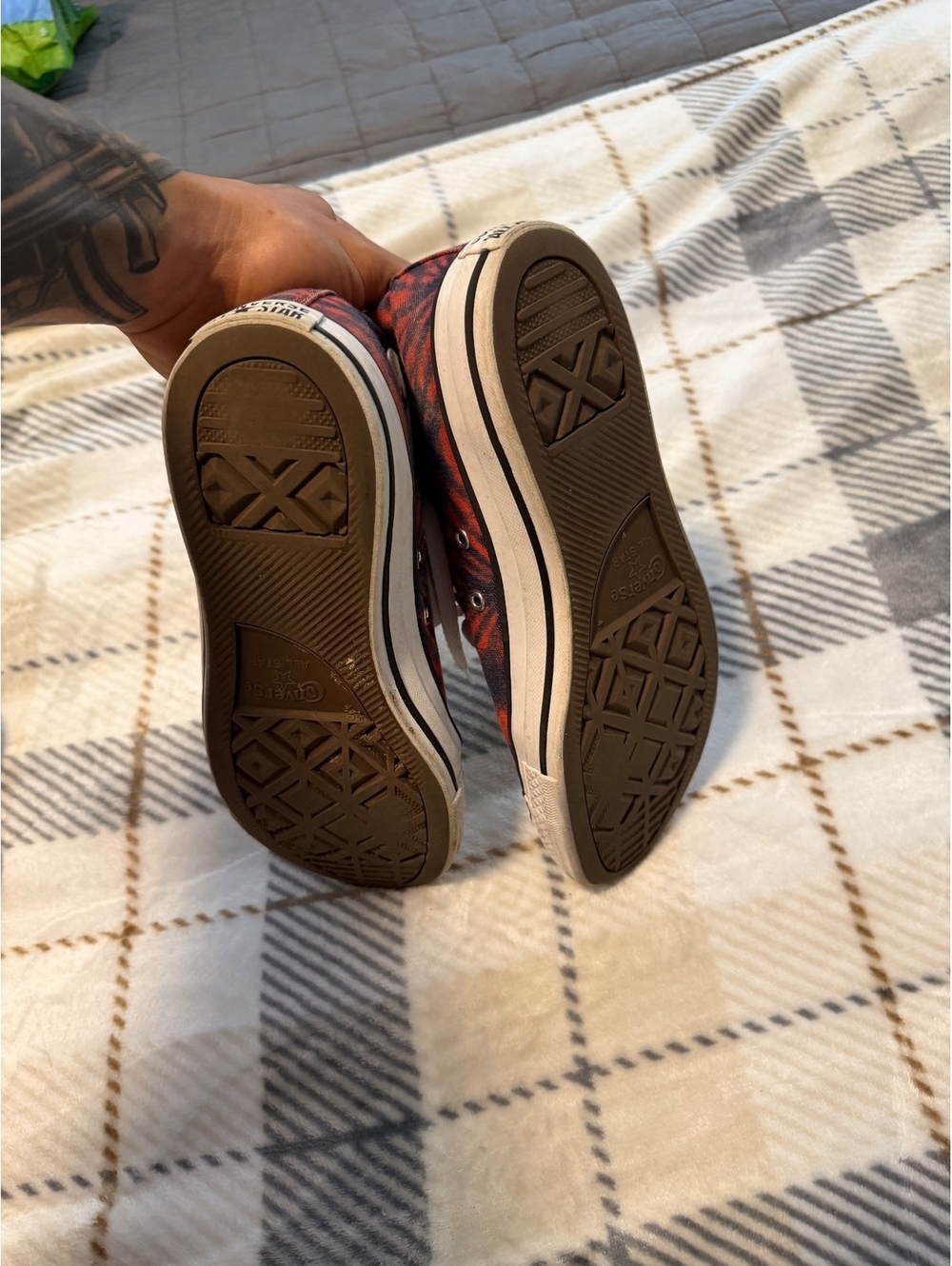 Converse - Picture 2 of 2